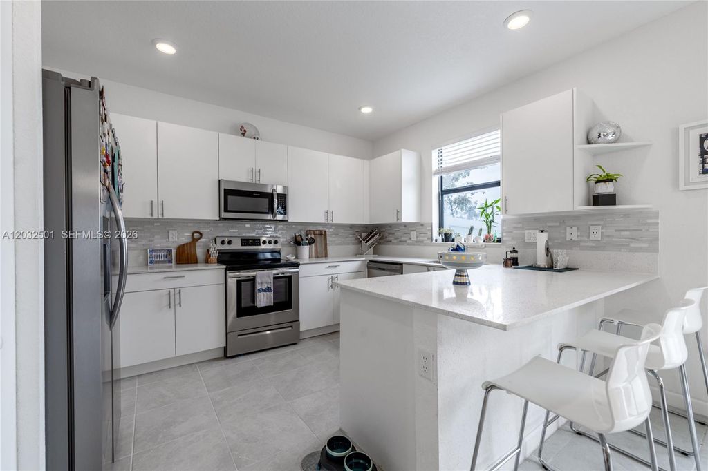 561 NW 204th St, Miami Gardens, FL 33169