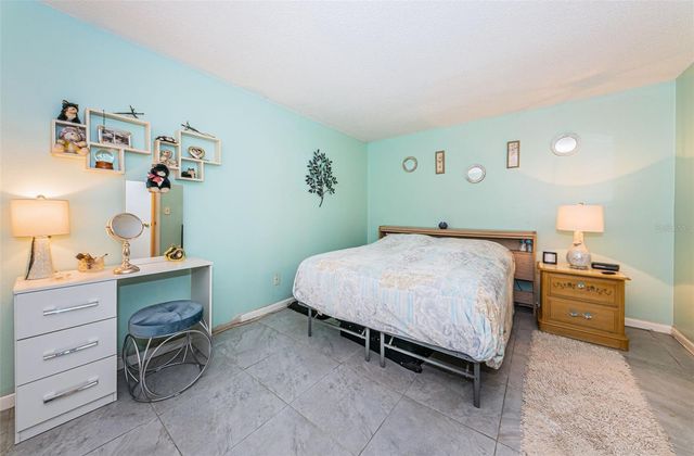 5267 81ST STREET N 8, St Petersburg, FL 33709