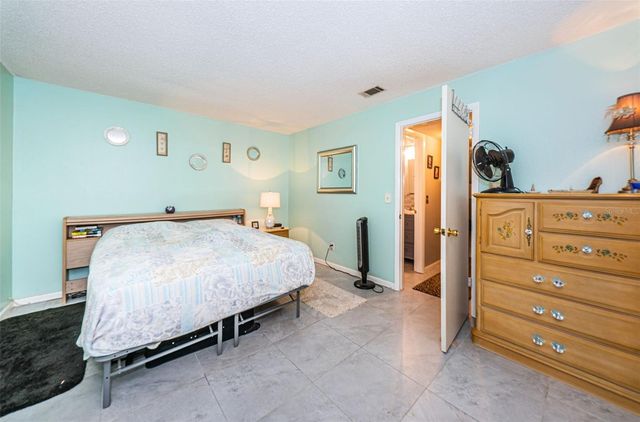 5267 81ST STREET N 8, St Petersburg, FL 33709