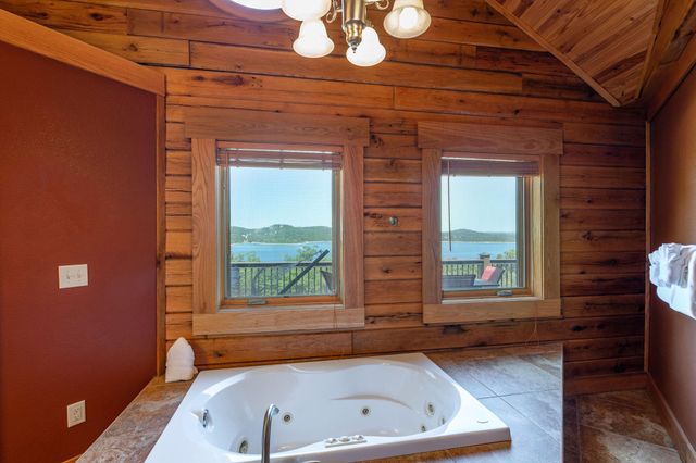 963 Hallie Drive, Blue Eye, MO 65611