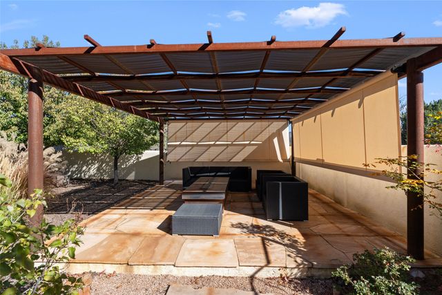 2918 Pasaje Del Herrero, Santa Fe, NM 87505