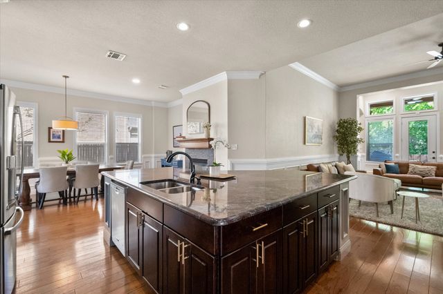 2711 Stonebriar Court, Arlington, TX 76001