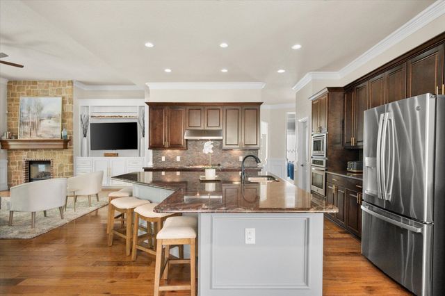 2711 Stonebriar Court, Arlington, TX 76001