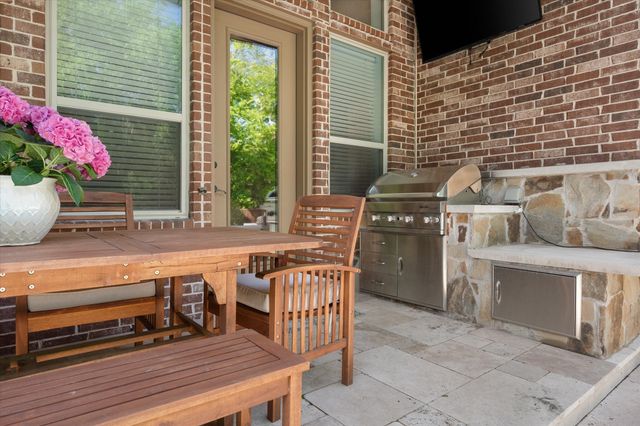 2711 Stonebriar Court, Arlington, TX 76001