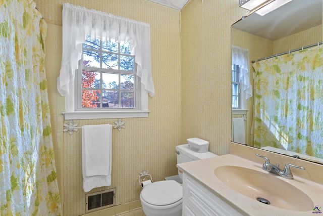 1051 Clairmont Place, Macon, GA 31204