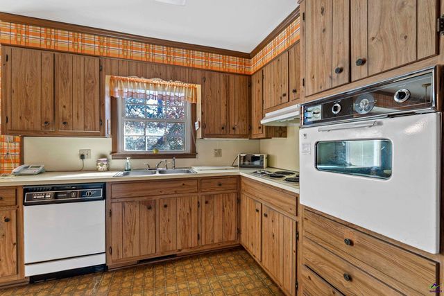 1051 Clairmont Place, Macon, GA 31204