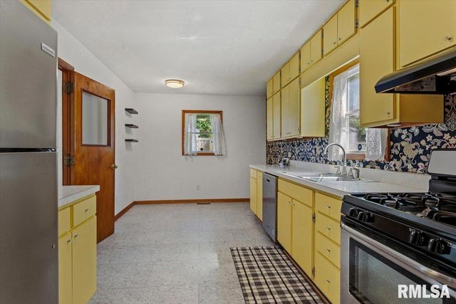 523 Wood Avenue, Springfield, IL 62702