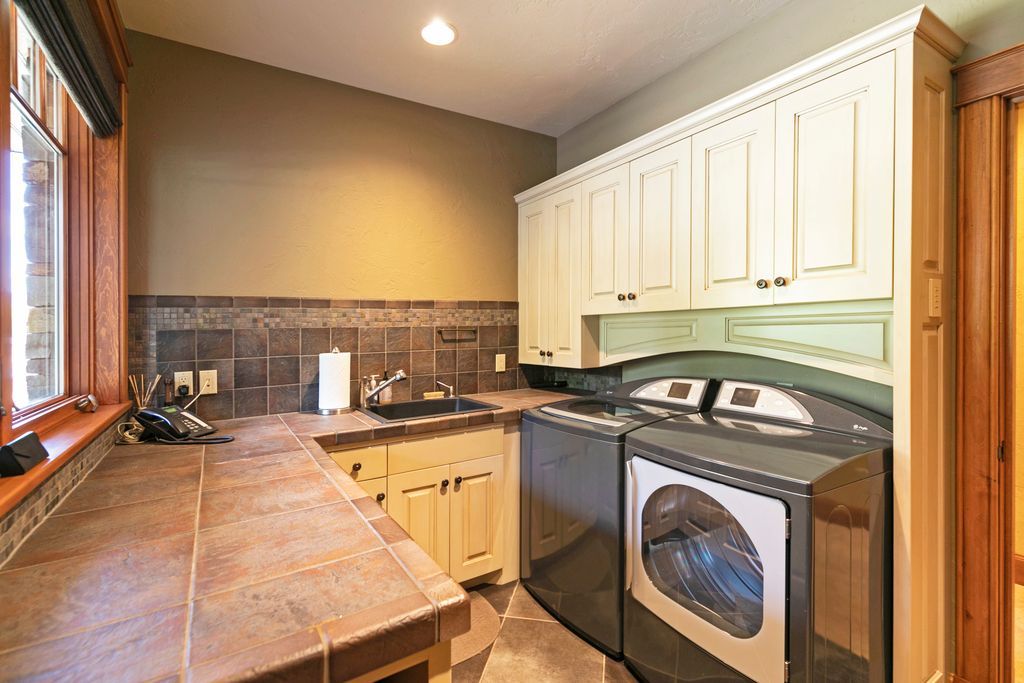 Address unavailable. photo 41