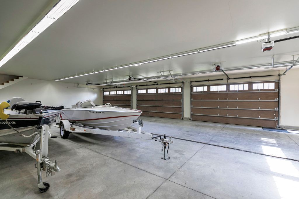 Address unavailable. photo 99