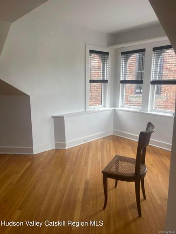 420 Warren, Hudson, NY 12534