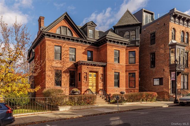 420 Warren, Hudson, NY 12534