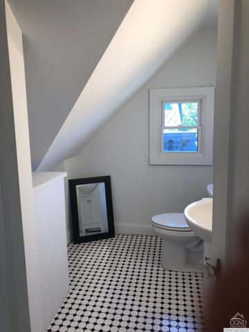 420 Warren, Hudson, NY 12534