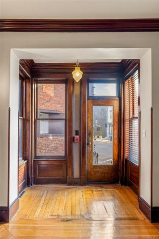 420 Warren, Hudson, NY 12534