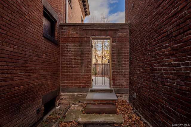 420 Warren, Hudson, NY 12534