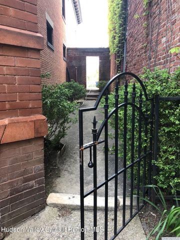 420 Warren, Hudson, NY 12534