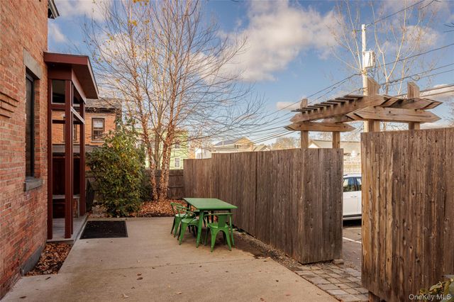 420 Warren, Hudson, NY 12534