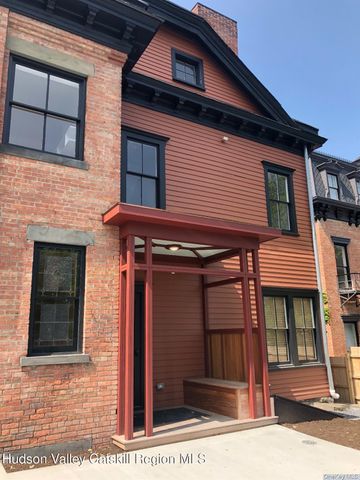 420 Warren, Hudson, NY 12534