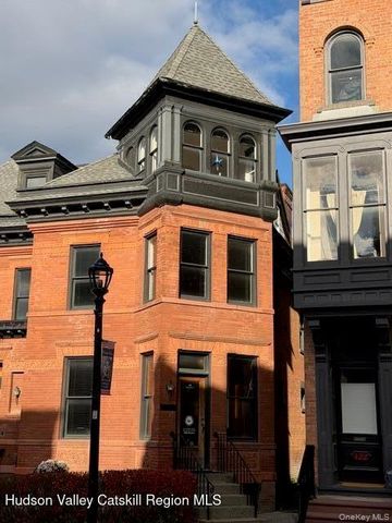 420 Warren, Hudson, NY 12534