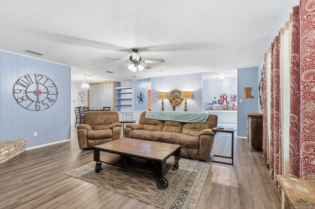 220 Eitelman Ln, Longview, TX 75605