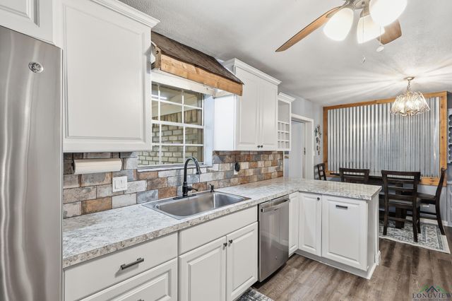 220 Eitelman Ln, Longview, TX 75605