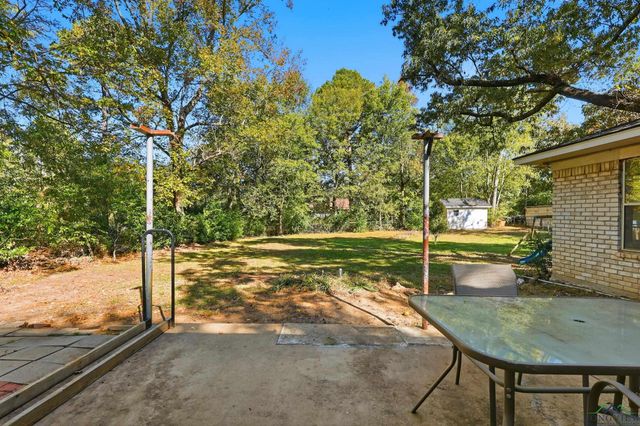 220 Eitelman Ln, Longview, TX 75605