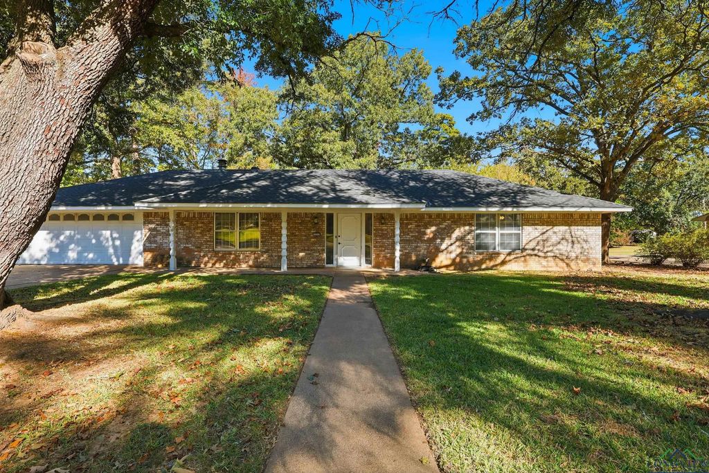 220 Eitelman Ln, Longview, TX 75605