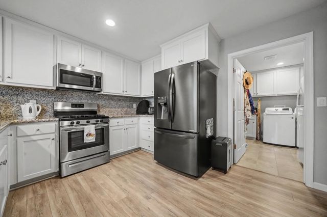 143 Emerald Ln, Jackson, CA 95642