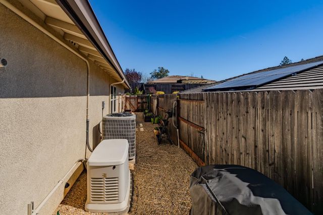 143 Emerald Ln, Jackson, CA 95642