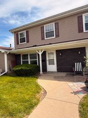 1302 Kingsbury Drive E, Hanover Park, IL 60133