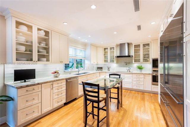 1036 S Greenway Dr, Coral Gables, FL 33134