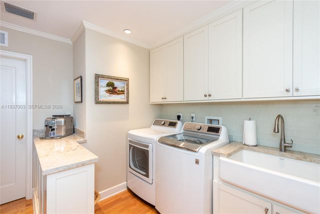 1036 S Greenway Dr, Coral Gables, FL 33134