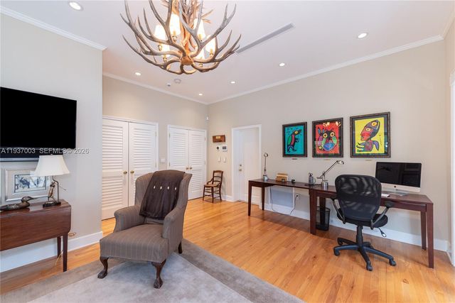 1036 S Greenway Dr, Coral Gables, FL 33134