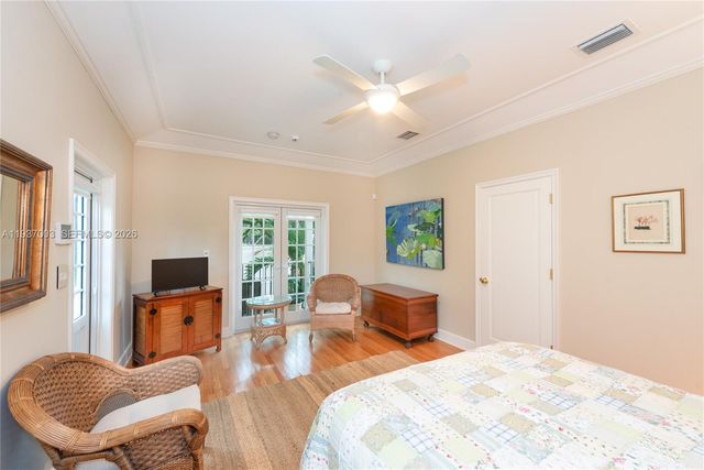 1036 S Greenway Dr, Coral Gables, FL 33134