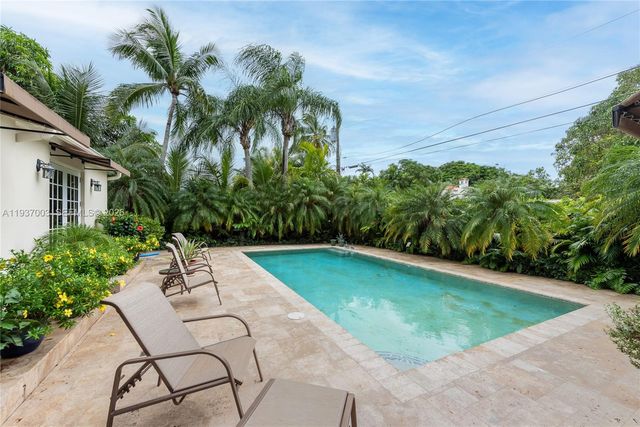 1036 S Greenway Dr, Coral Gables, FL 33134
