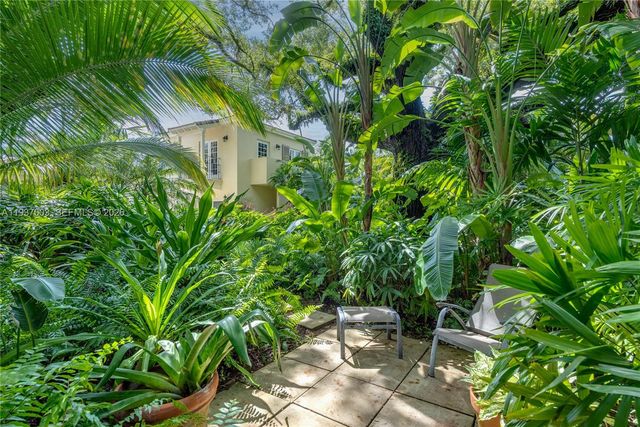 1036 S Greenway Dr, Coral Gables, FL 33134