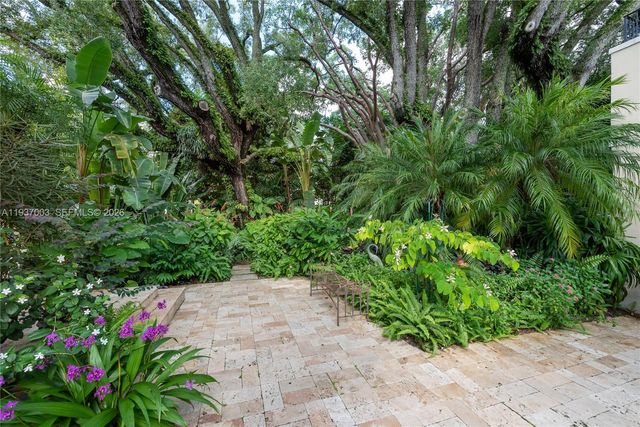 1036 S Greenway Dr, Coral Gables, FL 33134