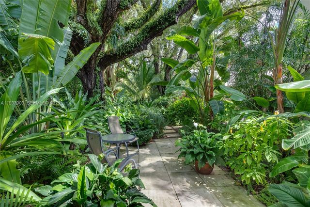 1036 S Greenway Dr, Coral Gables, FL 33134