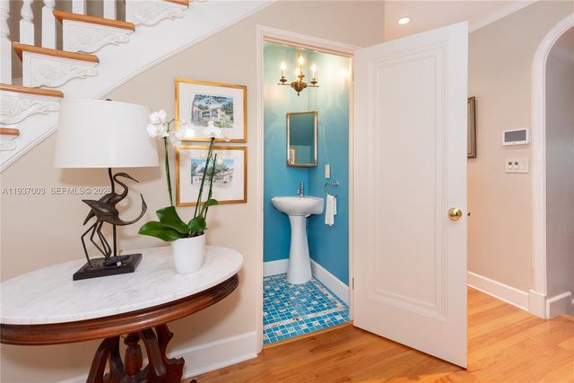 1036 S Greenway Dr, Coral Gables, FL 33134