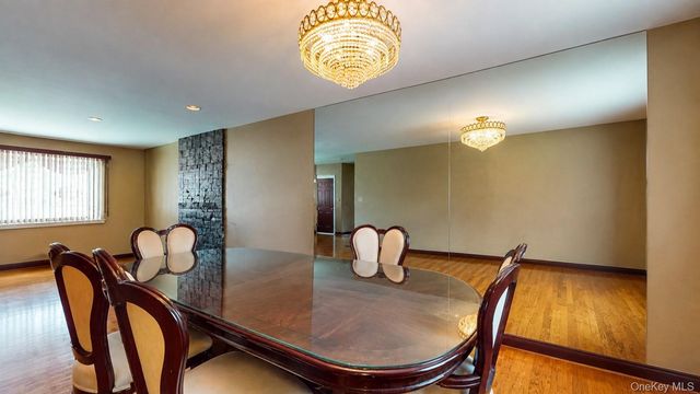 336 W Valley Stream Boulevard, Valley Stream, NY 11580