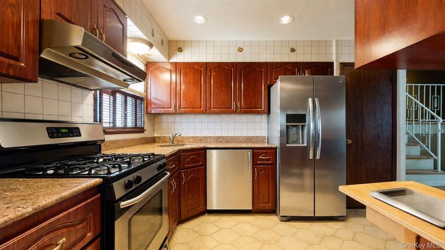 336 W Valley Stream Boulevard, Valley Stream, NY 11580