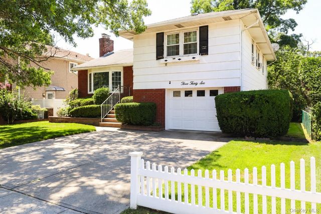 336 W Valley Stream Boulevard, Valley Stream, NY 11580