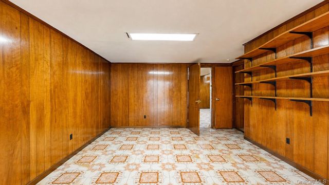 336 W Valley Stream Boulevard, Valley Stream, NY 11580
