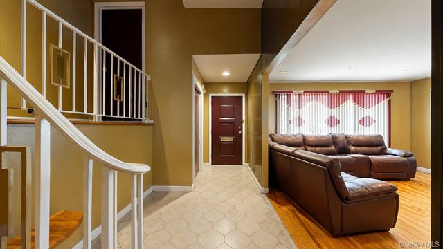 336 W Valley Stream Boulevard, Valley Stream, NY 11580