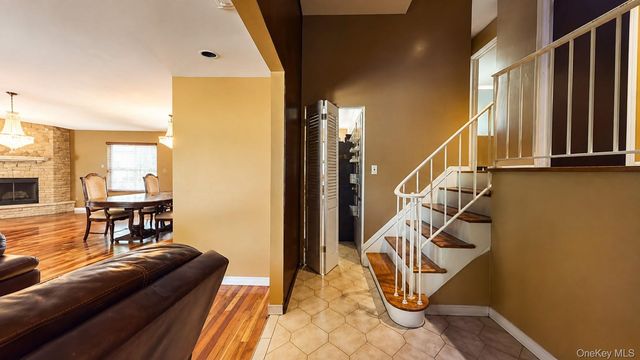 336 W Valley Stream Boulevard, Valley Stream, NY 11580