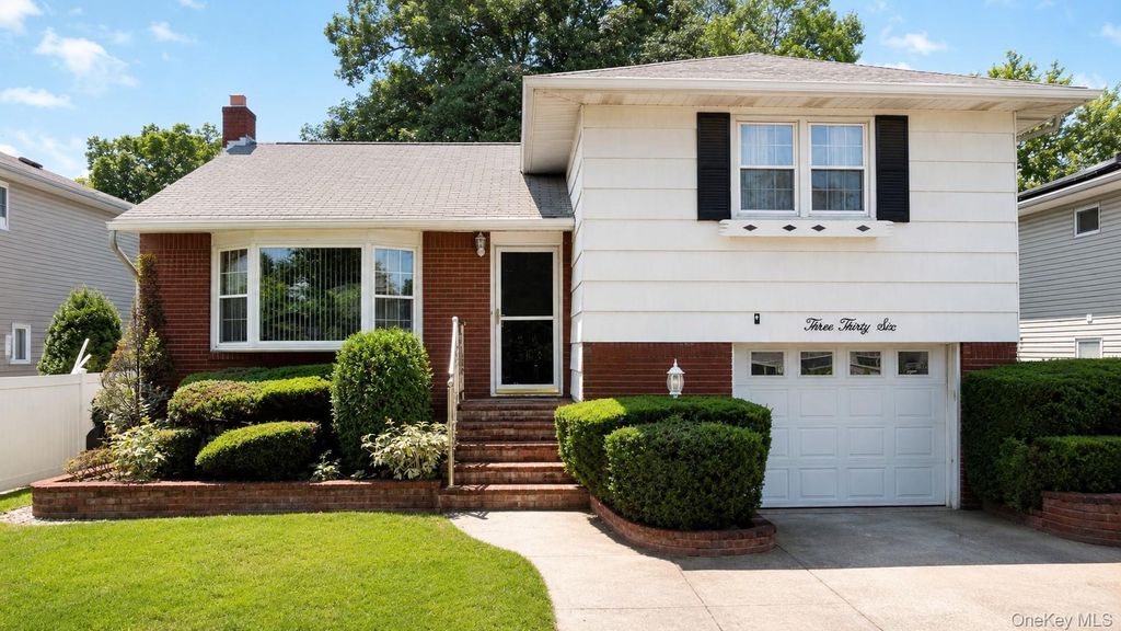 336 W Valley Stream Boulevard, Valley Stream, NY 11580