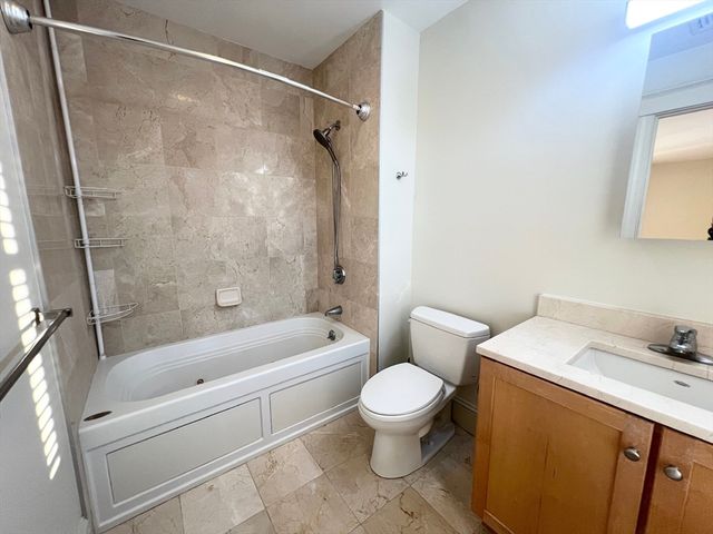 868 Highland Ave. 202, Needham, MA 02494