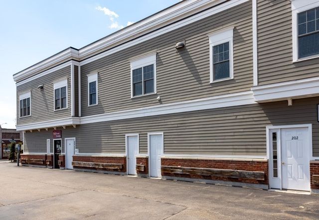 868 Highland Ave. 202, Needham, MA 02494