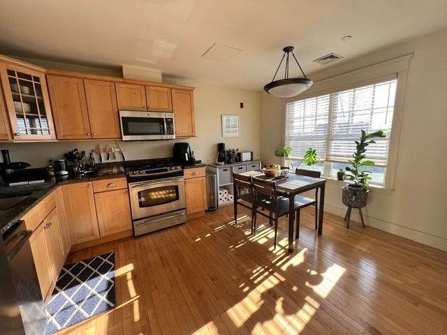 868 Highland Ave. 202, Needham, MA 02494