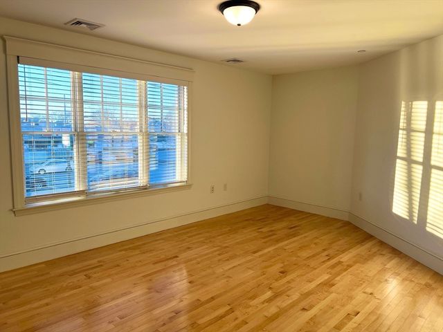 868 Highland Ave. 202, Needham, MA 02494