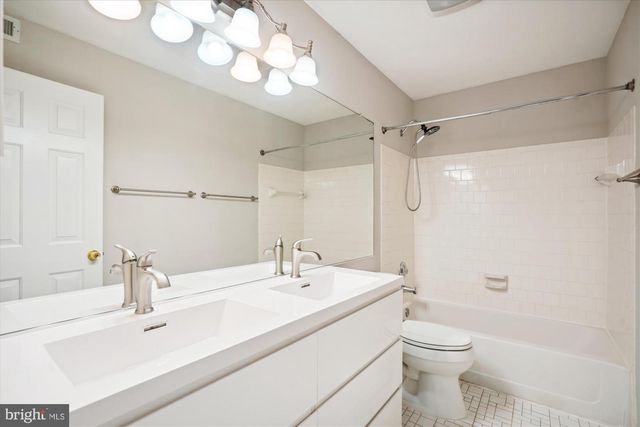 13205 PLEASANT GLEN CT, Herndon, VA 20171